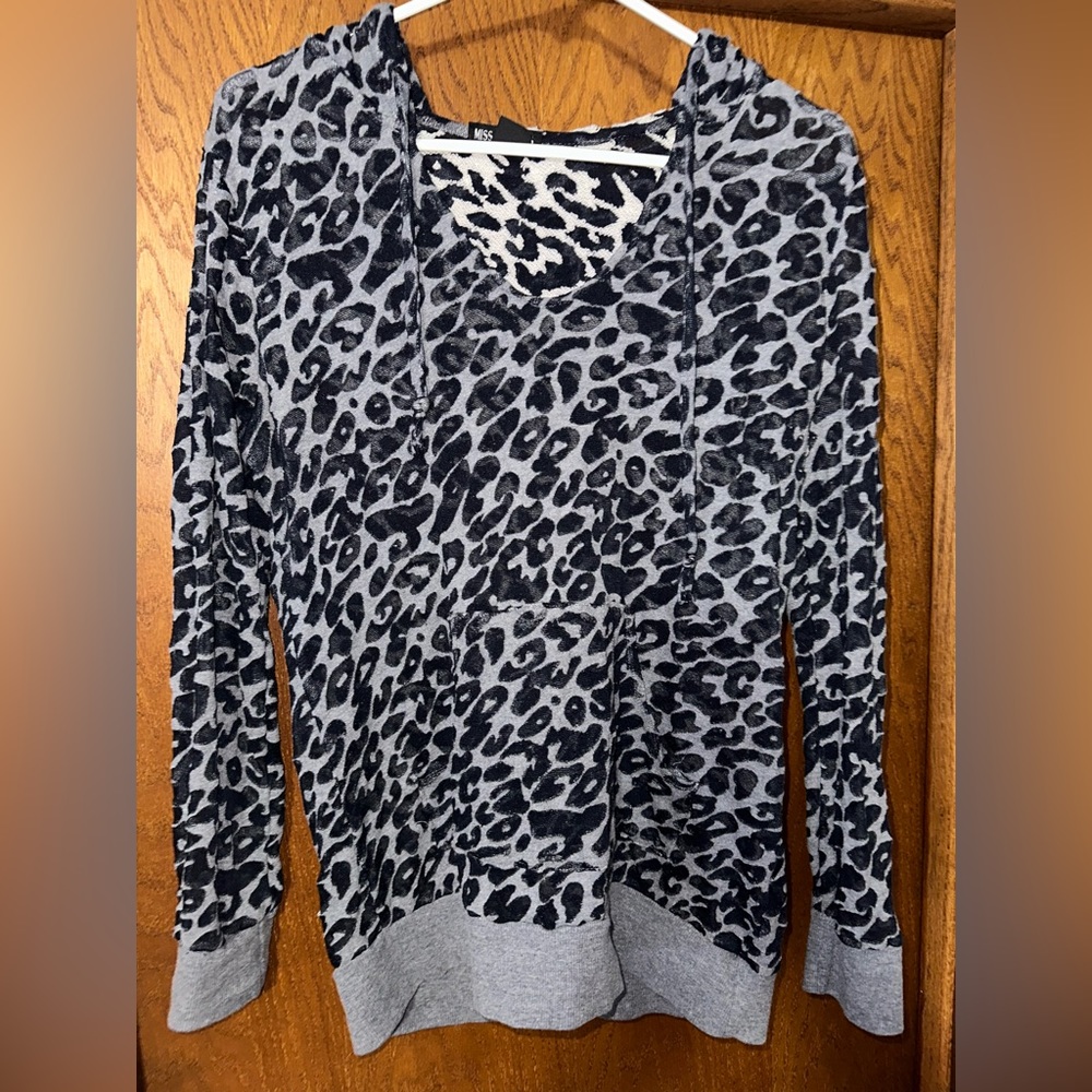 MISS CHIEVOUS SZ L Women’s LEOPARD PRINT‎ Gray & Black Hooded Shirt